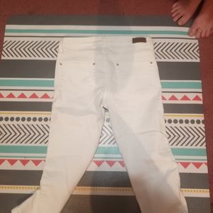 White justice Capri